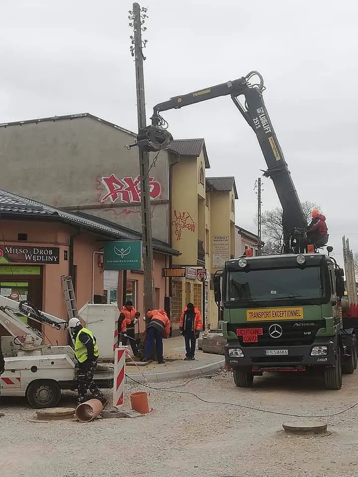 Montaż słupów oświetleniowych – ul. Widok, Skierniewice